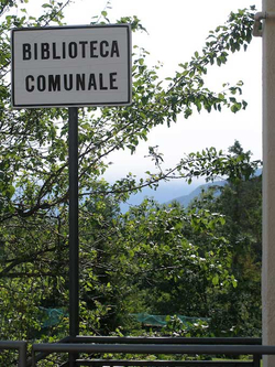 Die Bibliothek in Pigra am Comer See Italien