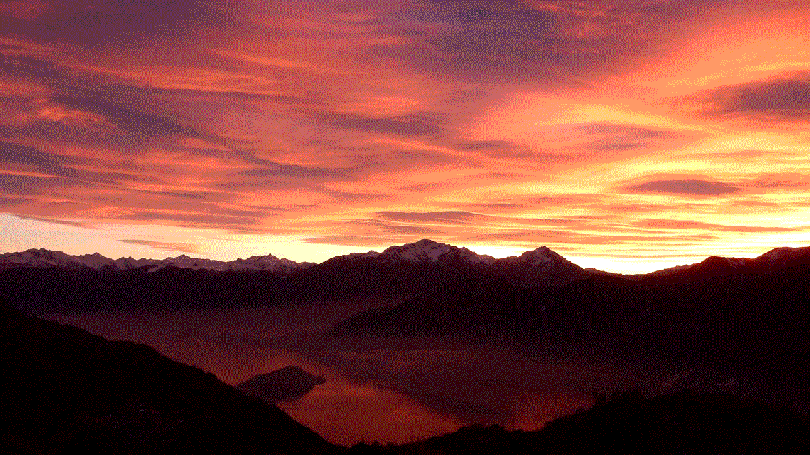 Morgenrot in der Ferienwohnung am Comer See Italien