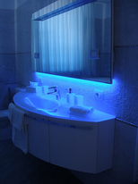 Bluelight im Bad der Ferienwohnung Loft am Comer See Italien