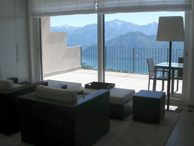 Blick auf den Comer See und die Berge aus der Ferienwohnung in Pigra